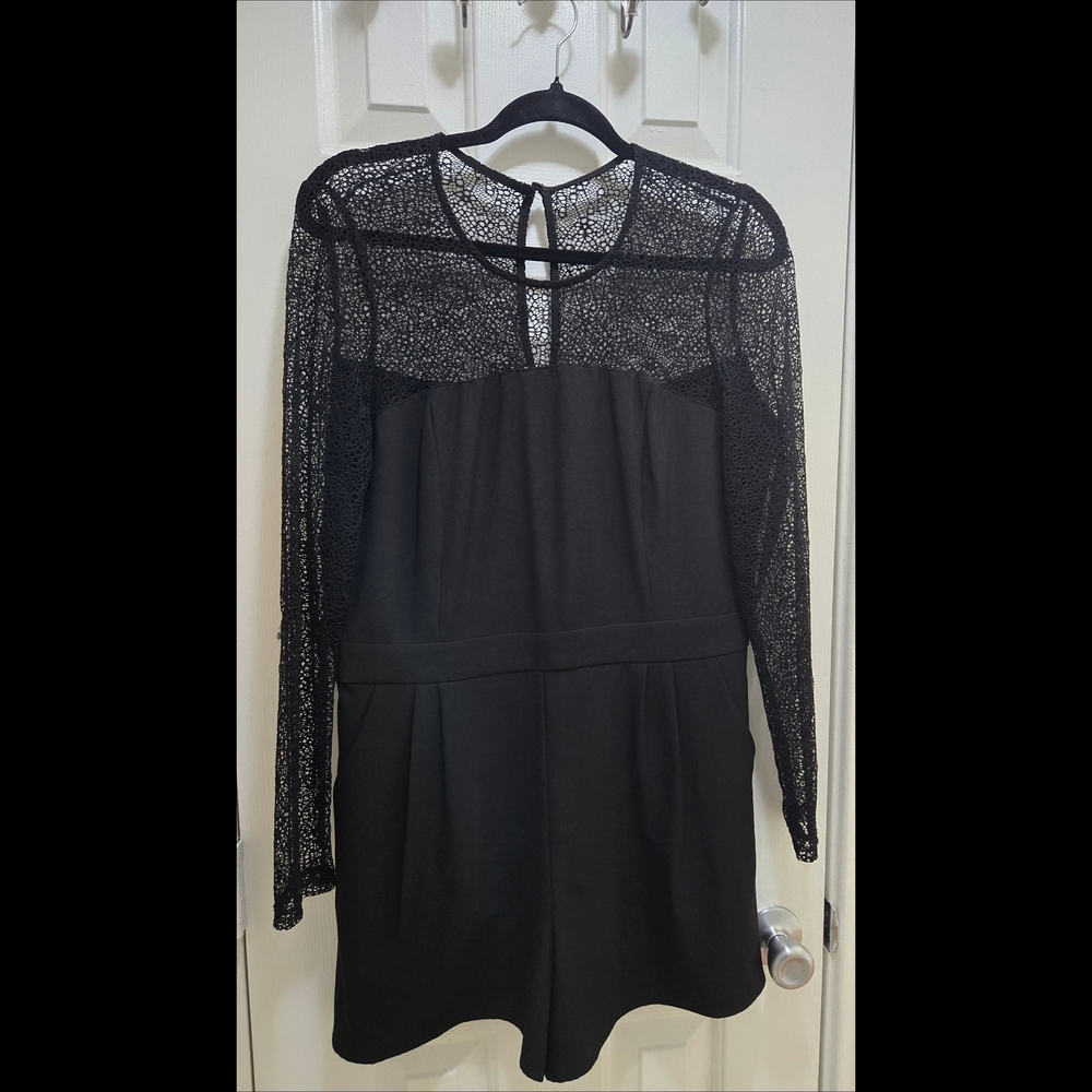 Garage Black Romper Floral Lace  Long Sleeve Back Zipper Women's Size Large EUC